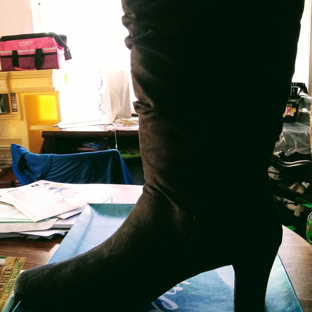 Woman's Easy Street Boots. Size 11